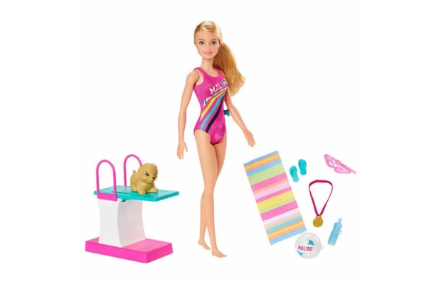 Barbie Dreamhouse: Barbie baba fürdőruhában, kiegészítőkkel